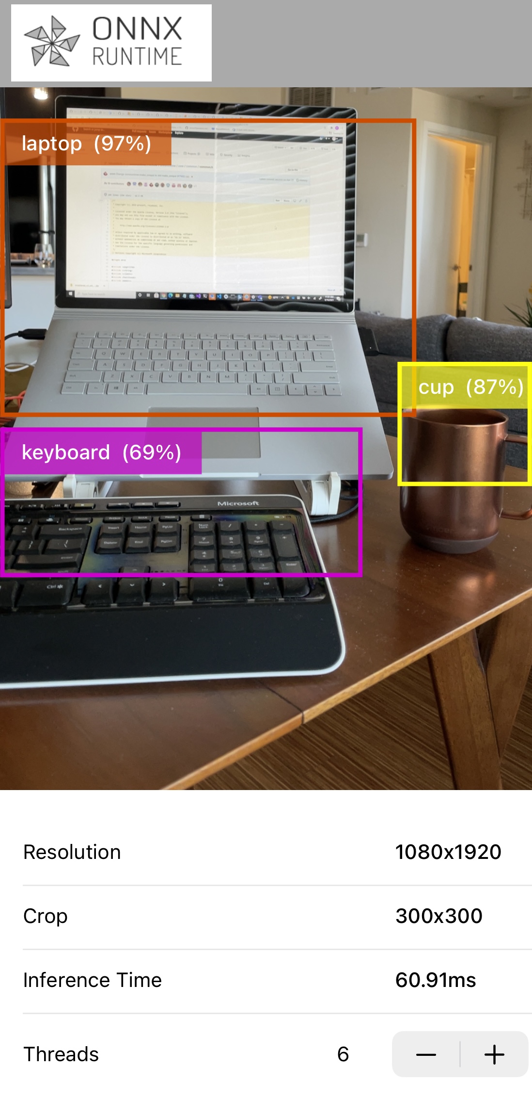 iOS物体検出アプリを示すスクリーンショット